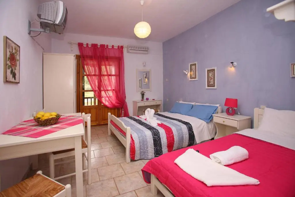 Sklavos Studios skopelos