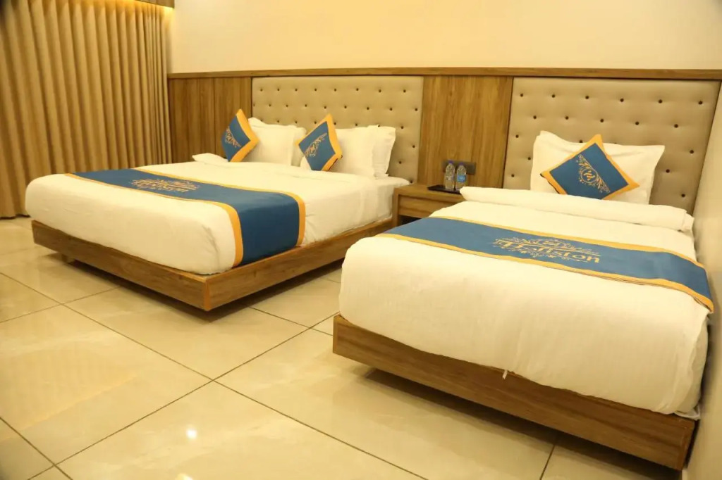Hotel Holiston