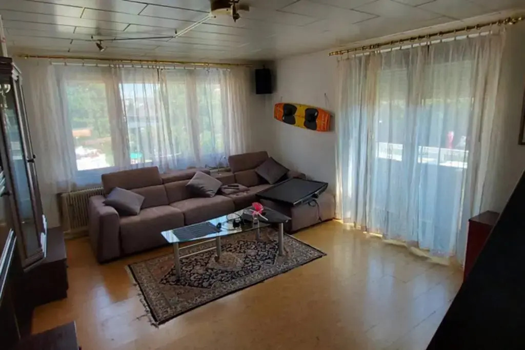 Quiet apartment close to town