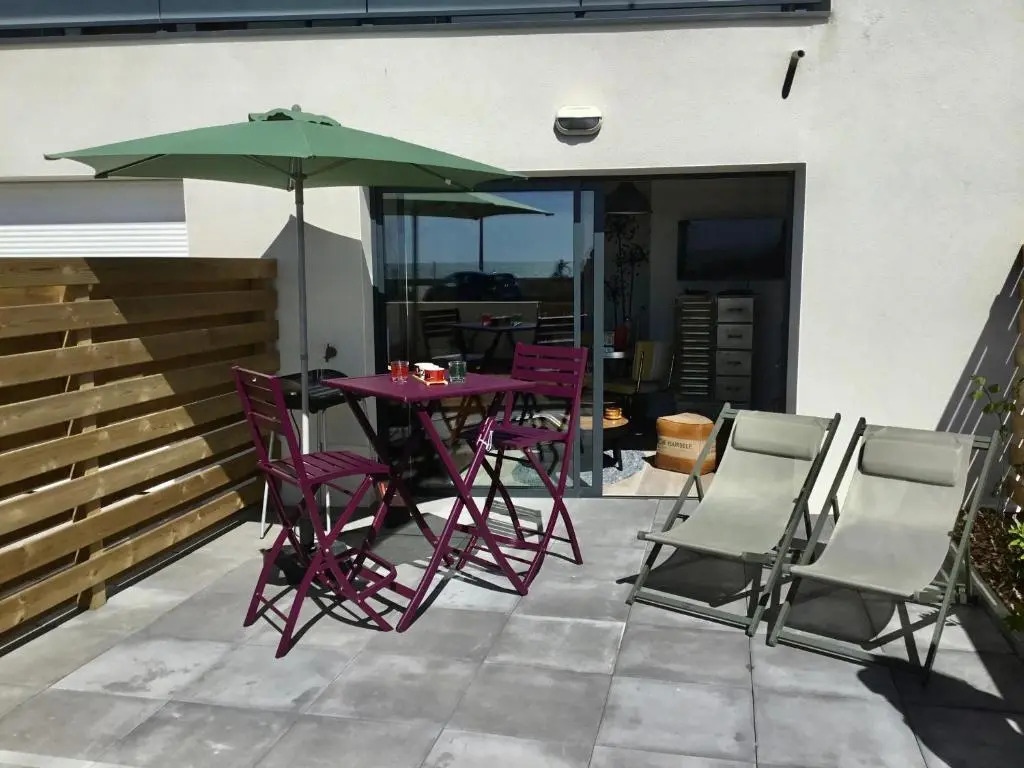 Studio neuf,vintage,terrasse,wifi ,excellence face mer