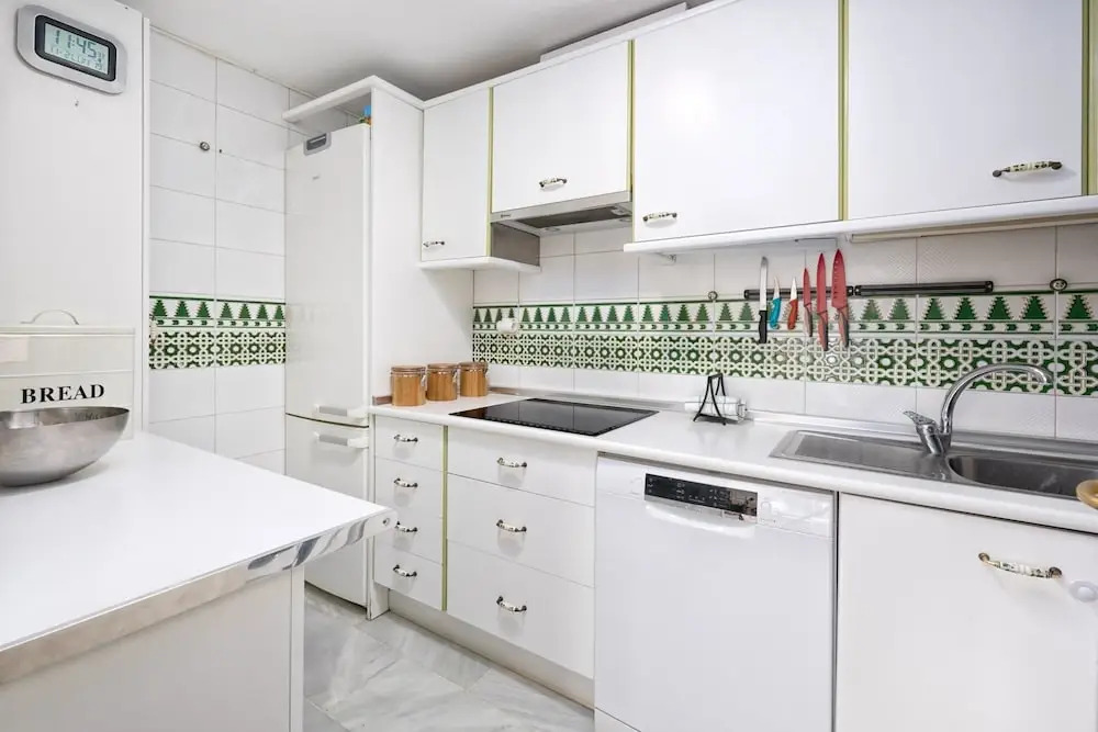 Dona Sofia - Fuengirola Promenade Apartment With Stunning Sea Views, Wifi