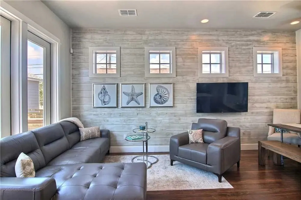 The Oyster House 3 Bedrooms 2.5 Bathrooms Home