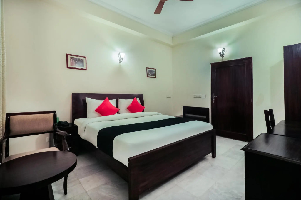Collection O 353 Hotel Four Boutique