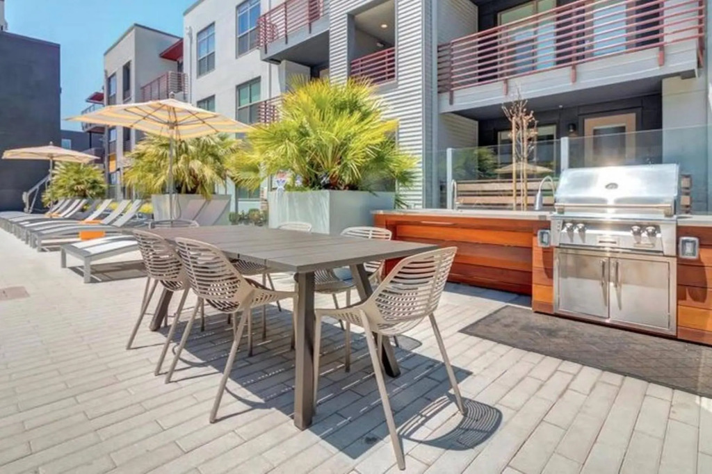 New 2BR/2BA Apartment near Tech Campuses with Pool