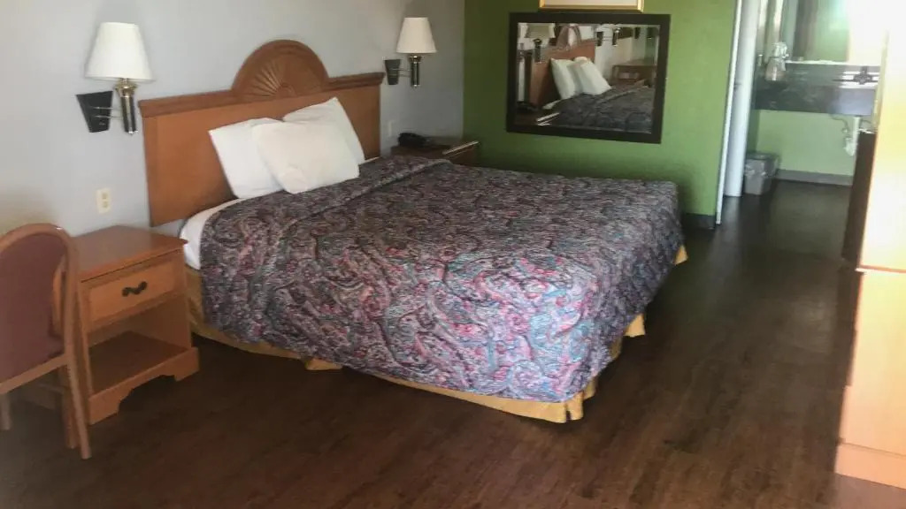 Day N Night Inn