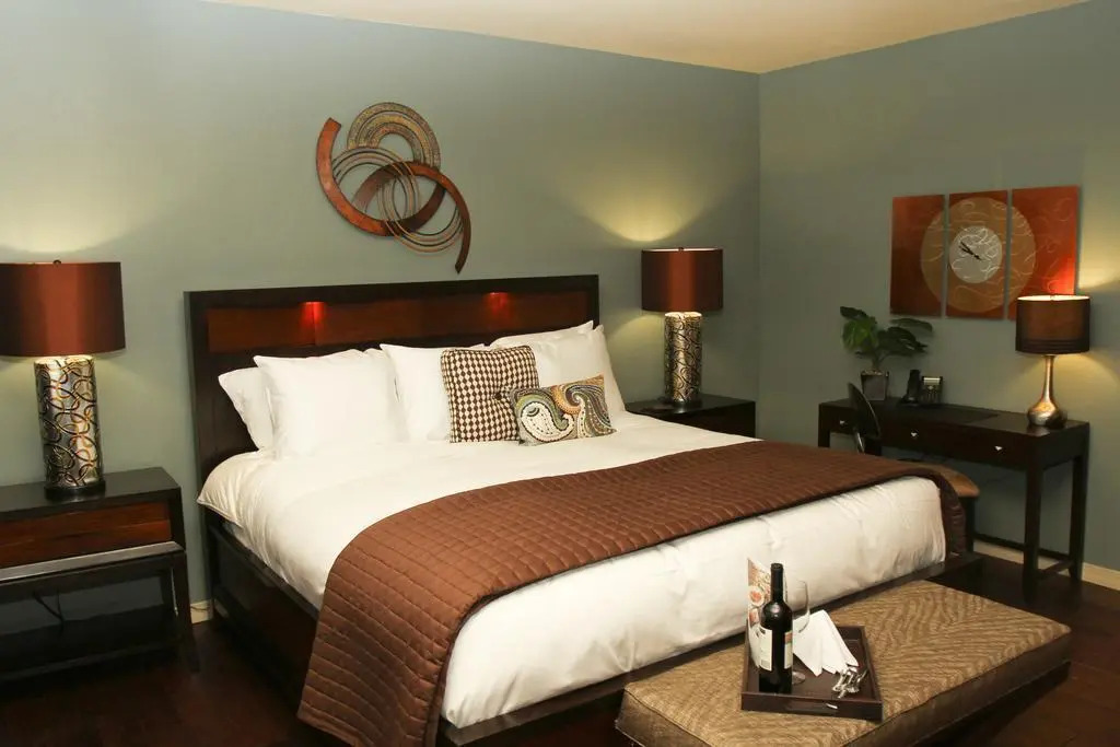 The Tavern Hotel