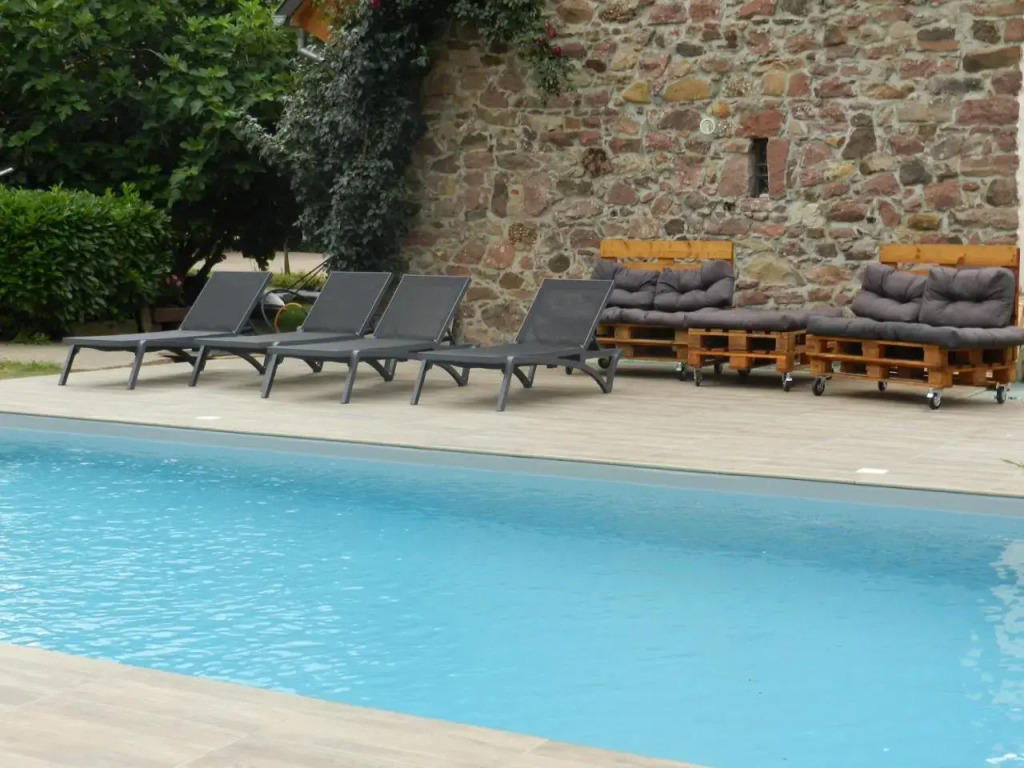 Gîte autonome, La grange a foin, piscine !