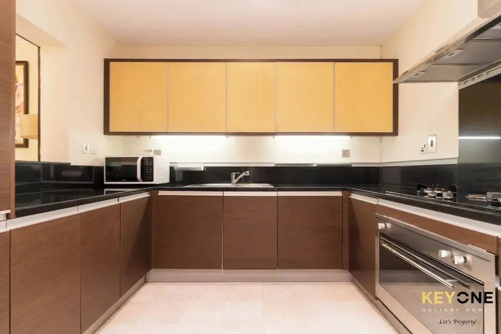 Grandeur 2BR Small Room & Beach Access