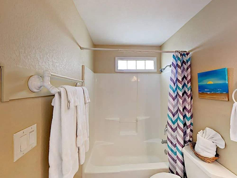 110 E Marlin Condo - 2 Br condo by RedAwning