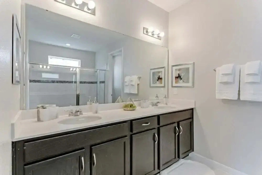 Luxury High Ceilings Pool, Spa Beautiful Home! 6 Bedroom Villa