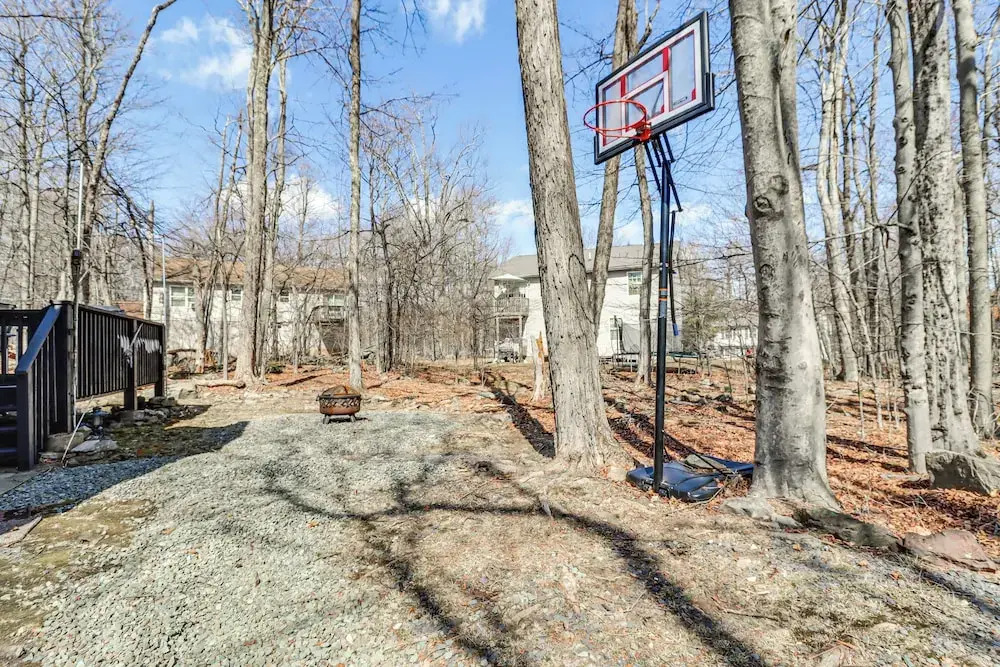 3 Mi to Tobyhanna State Park: Home w/ Serene Deck!