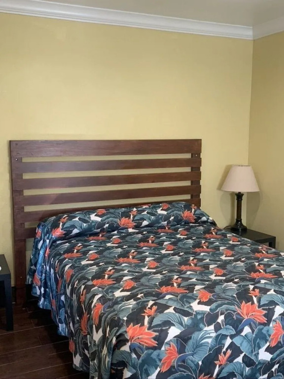 Carlton Motel
