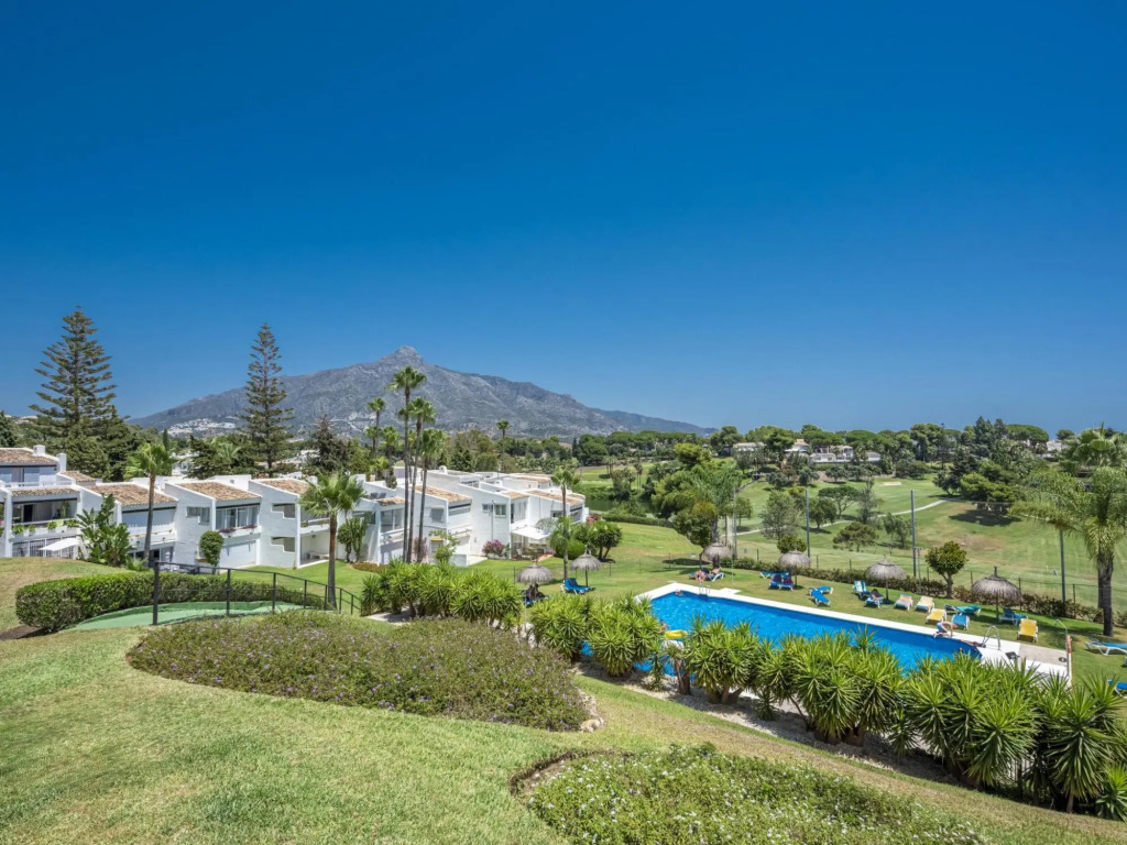 Azahara1 Beautiful apartment frontline golf
