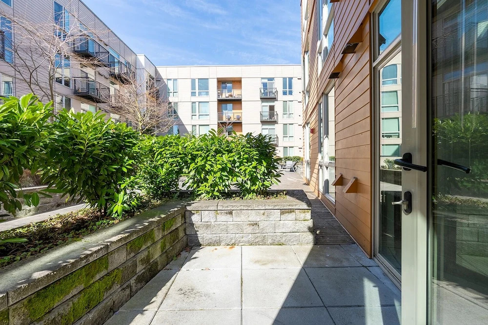 Sophari Isle: Mercer Island Apartments