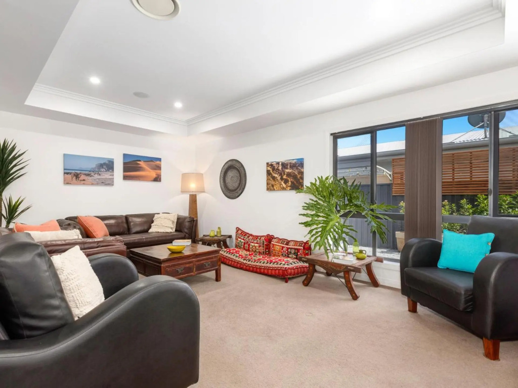 The Doggy Beach House - with Heated Pool in Pottsville