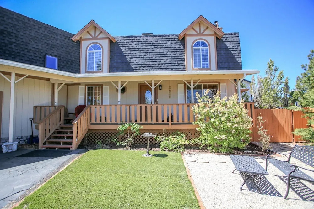 The Villa Pines