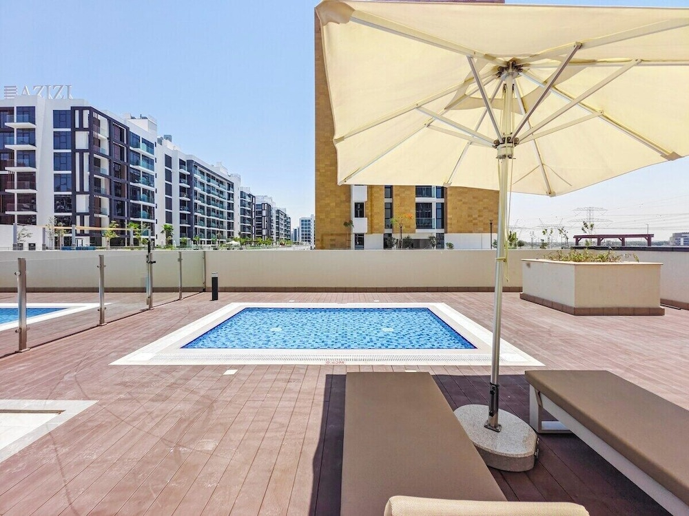 Zen Condo With Burj Khalifa View In Vibrant City