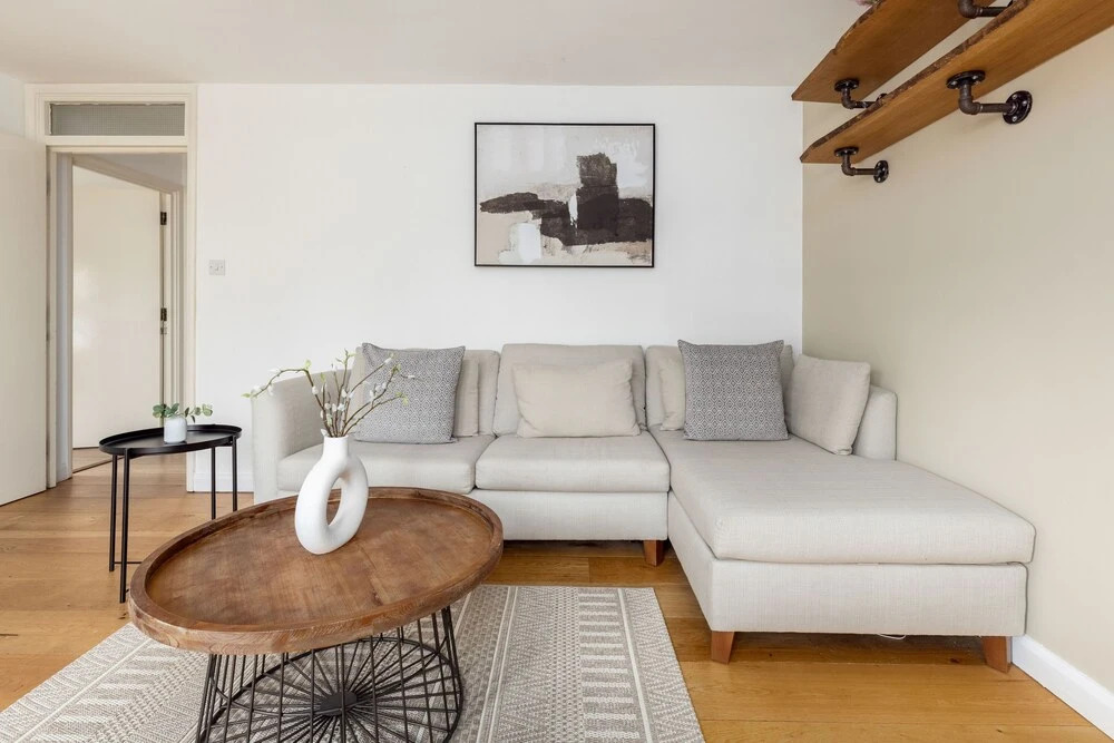 Magnificent 2 Bed Garden Flat in Oval