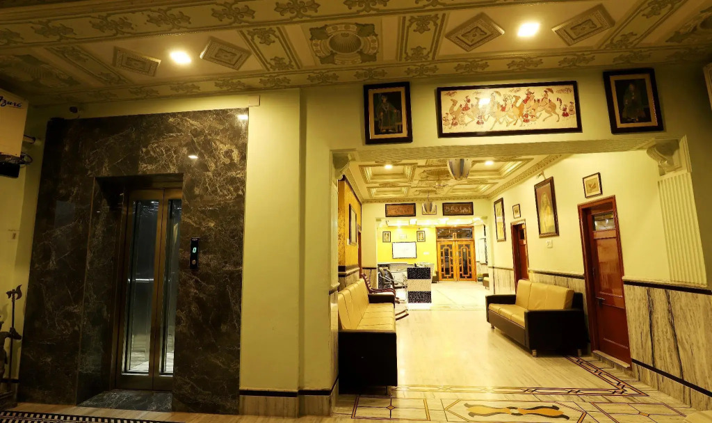 Hotel Bharat Niwas