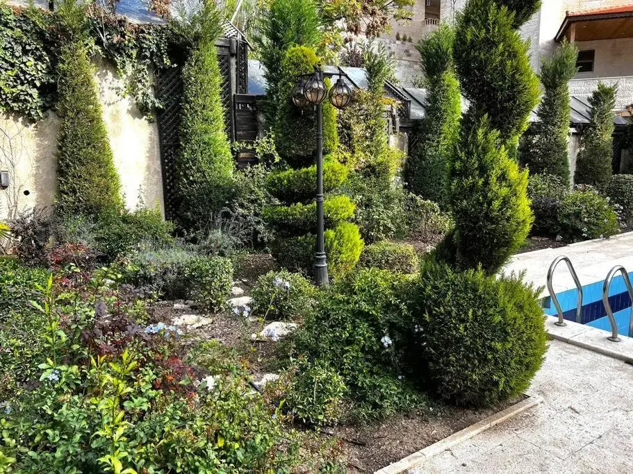 Spacious Amman flat with garden and Pool