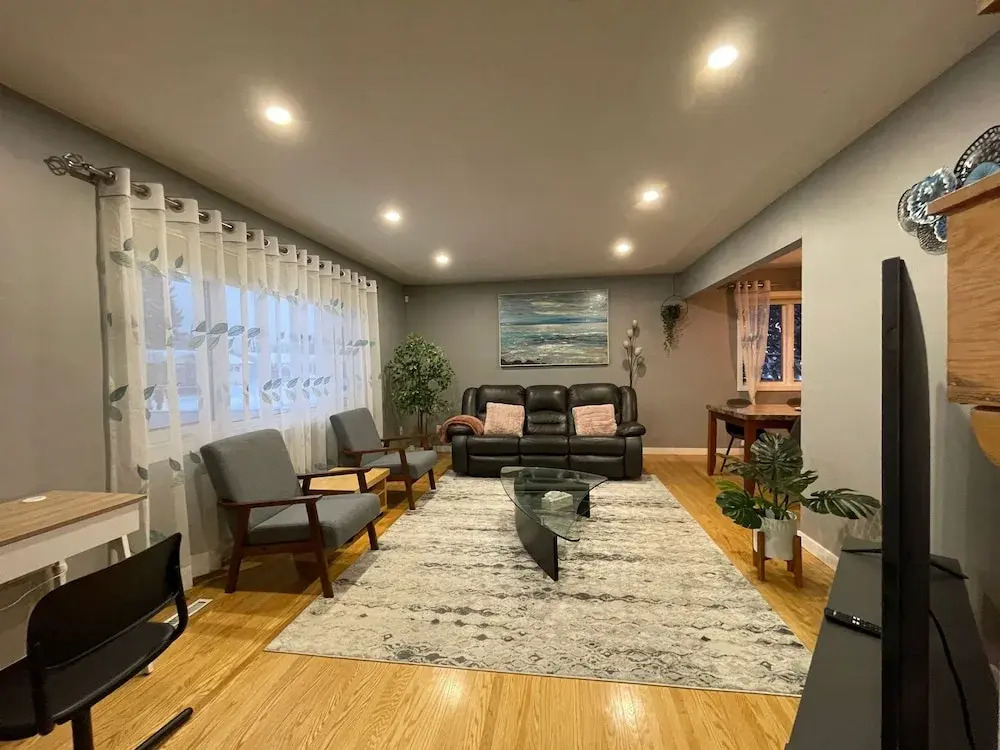 Shibly's Retreat 2 Close to West Edmonton Mall