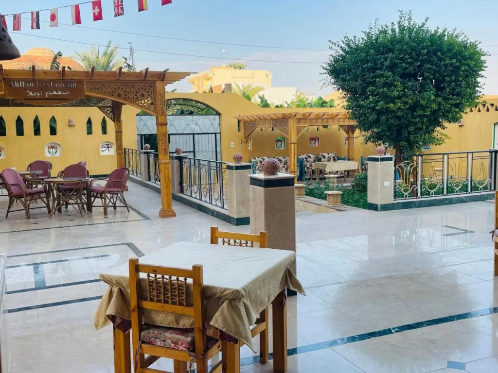 Jewel Howard Carter Hotel