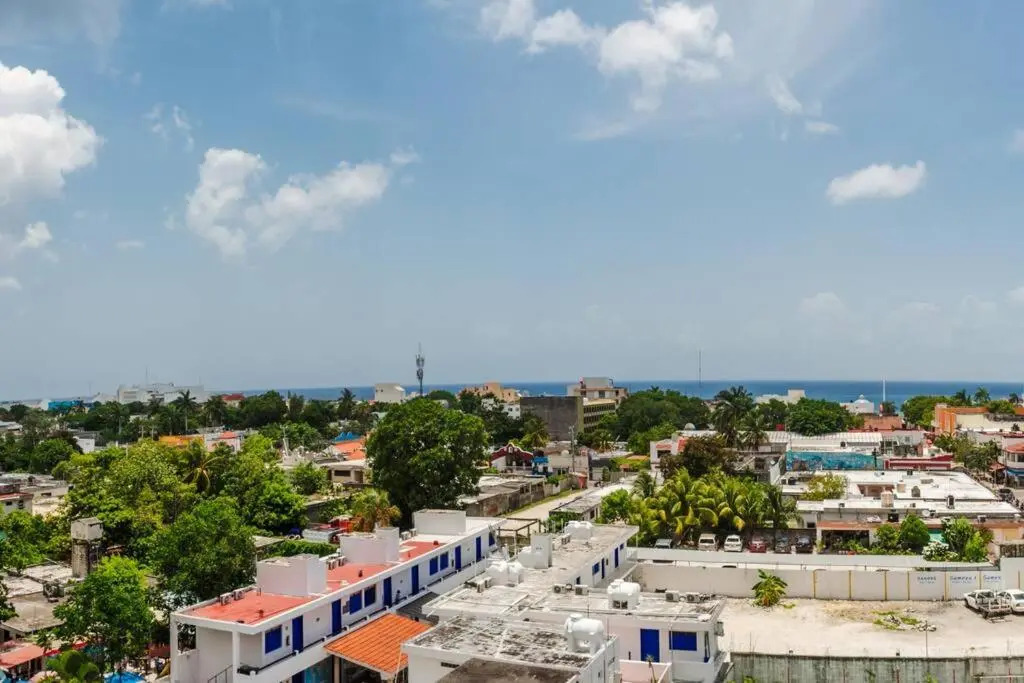 Centrally located gem - sunset views/rooftop pool 2BR/2Bath
