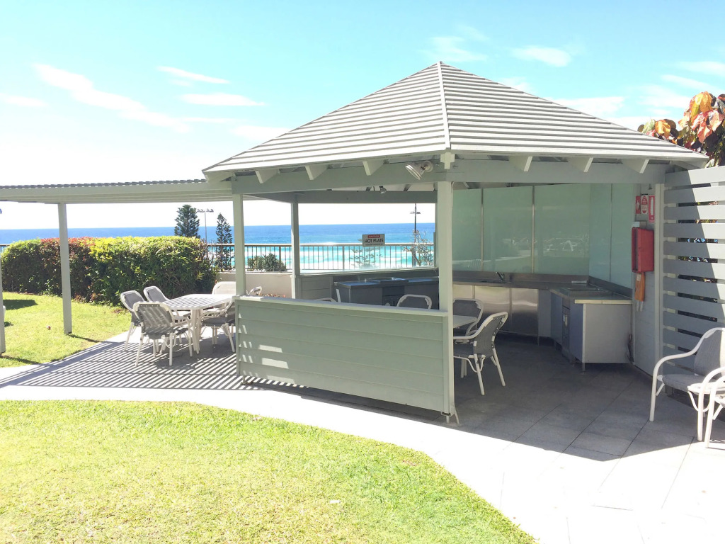 Surfers International Apartments