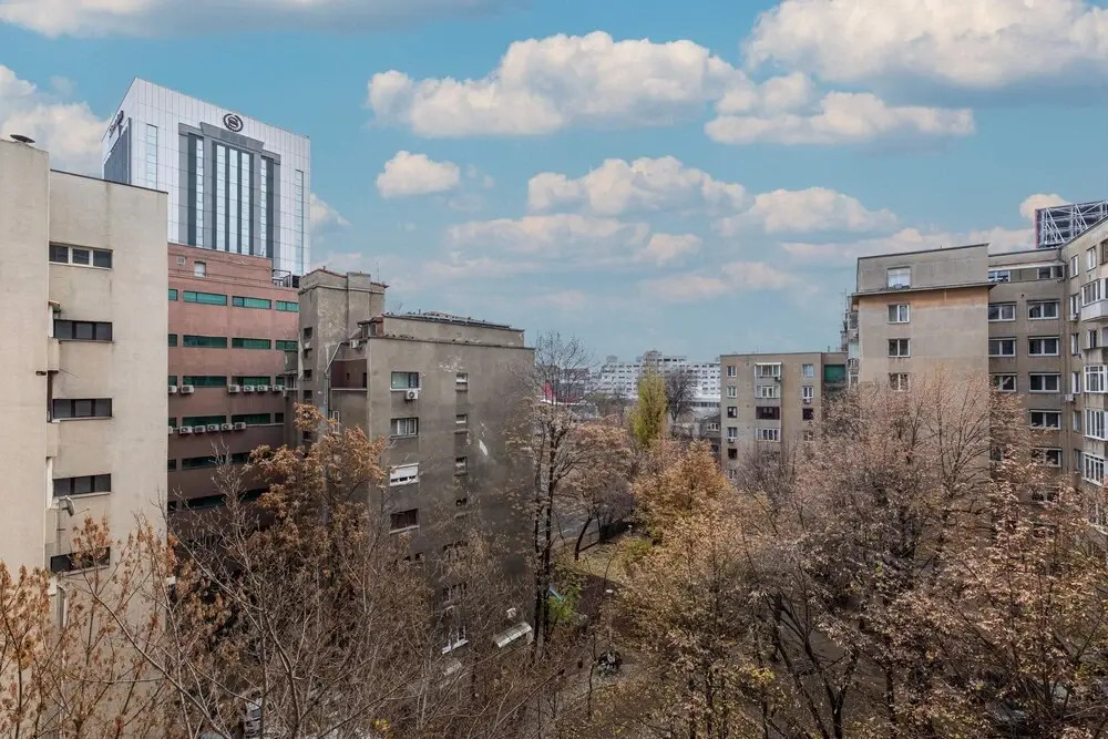 Parisian-Inspired 1BR in the Heart of Bucharest - Balcony, AC & Fully Equipped