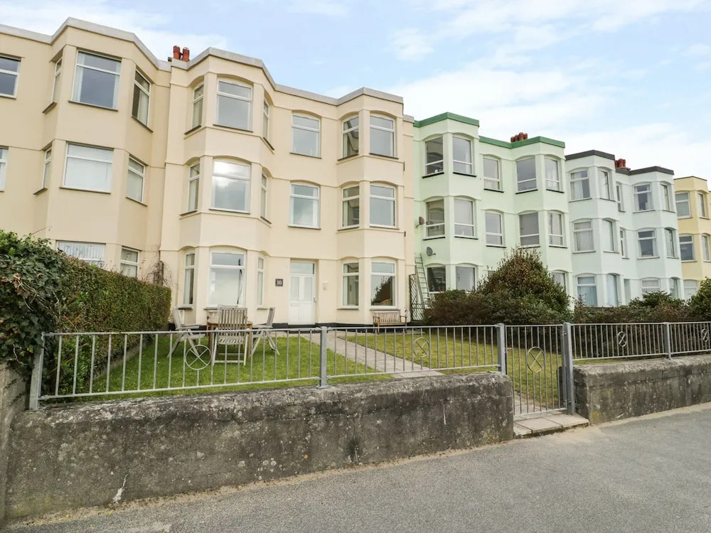 Apartment 1, 10 Marian y Mor