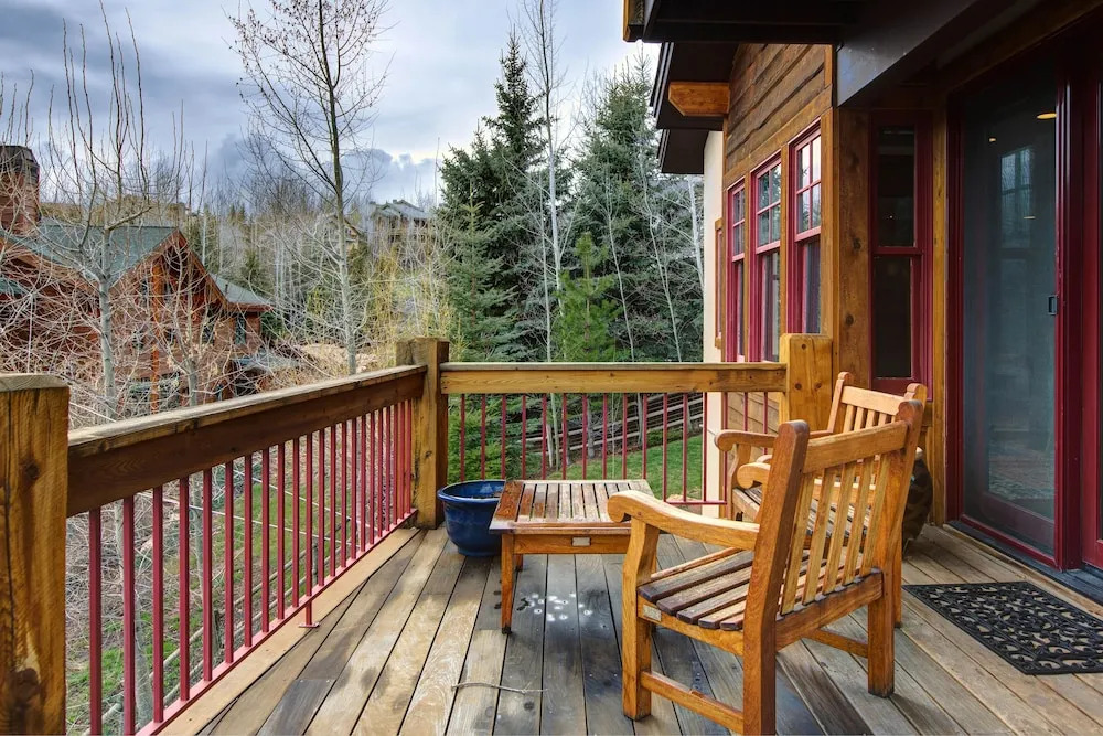 Abode in Vitrail