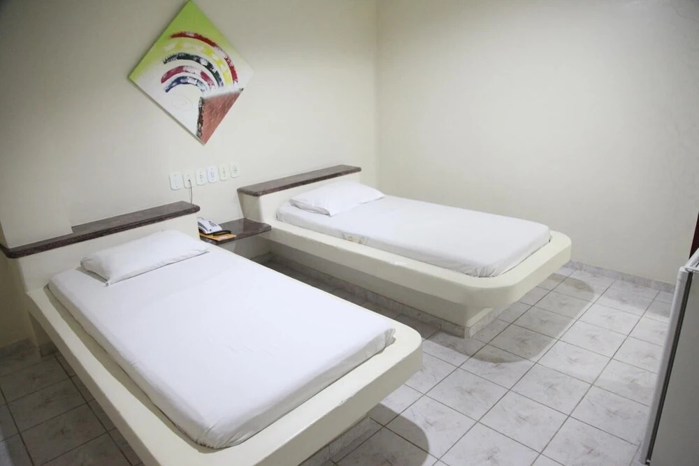 Hotel Piramide Pituba - Av Paulo VI