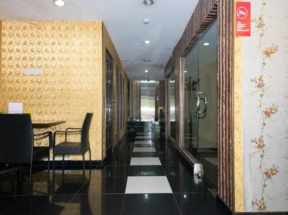 OYO 110 Cosmic Hotel