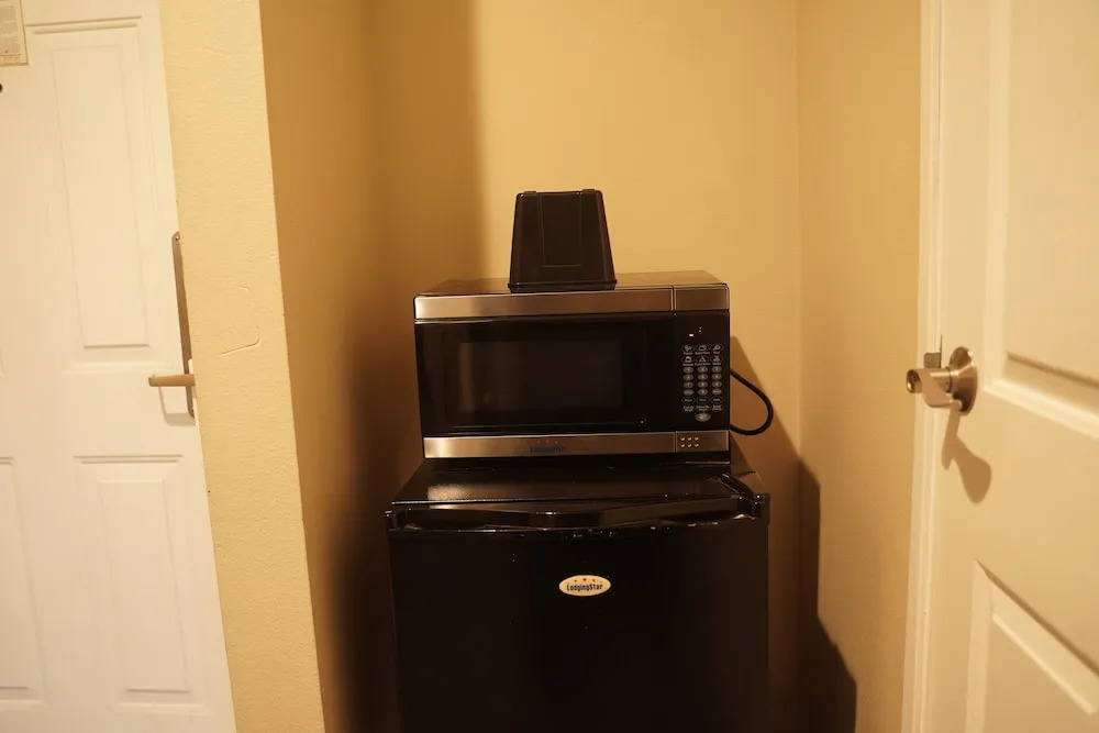 Days Inn And Suites
