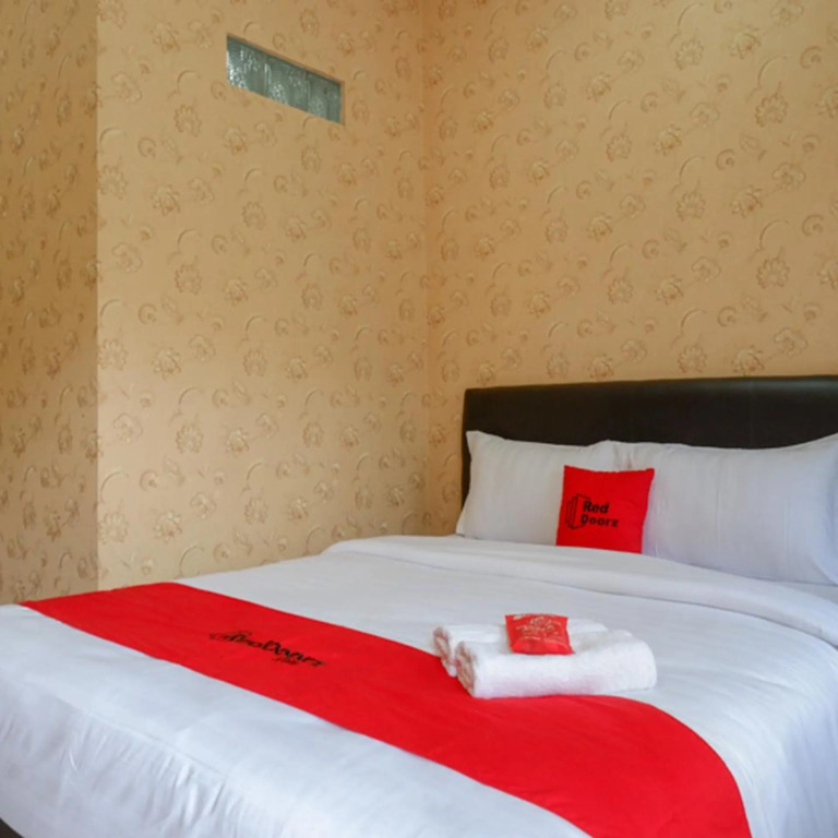 RedDoorz @ Jalan Majapahit Semarang