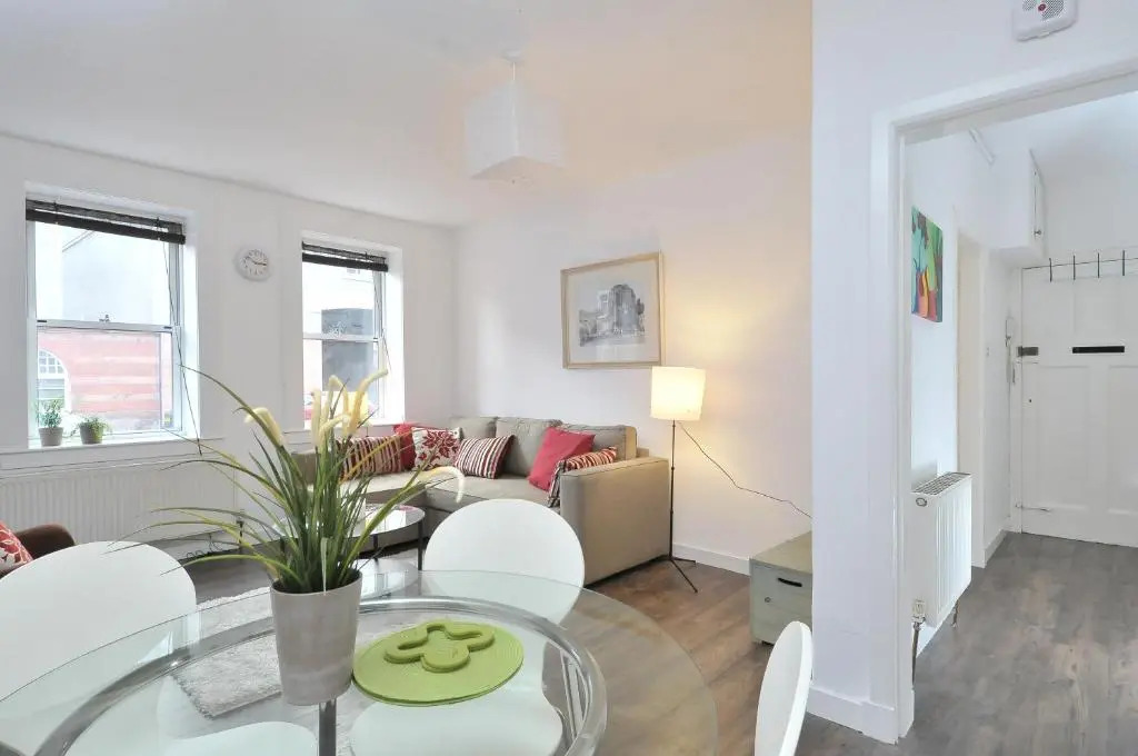 367 Comfortable 2 Bedroom Apartment on the Edge of Edinburgh s Historic Old Town