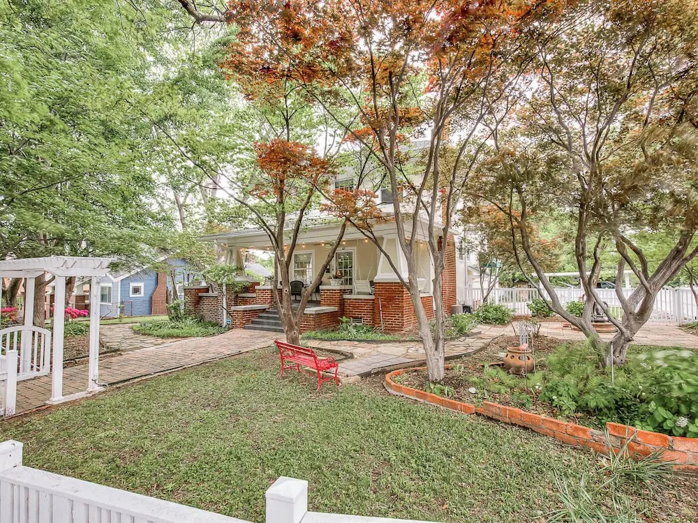 Stylish 3-bedroom Home in Tulsa