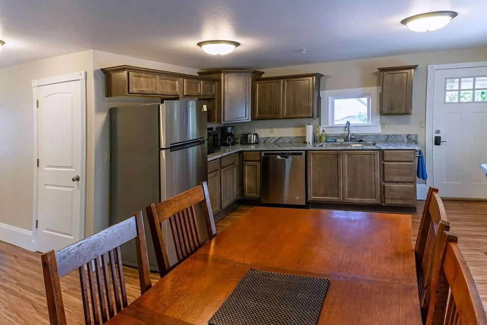 Pioneer House - North Suite