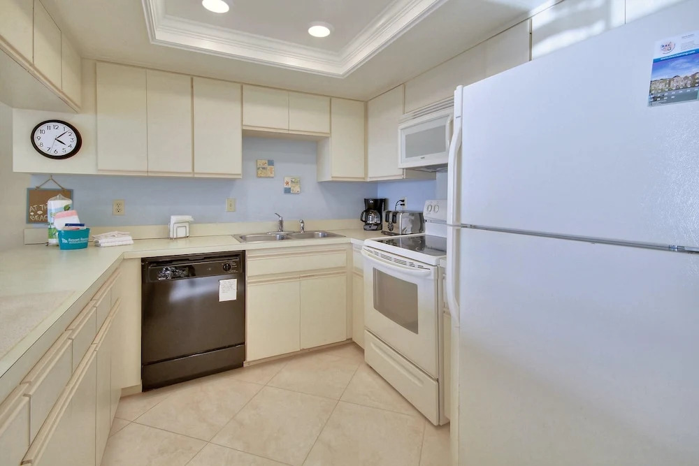 Emerald Isle 502 3 Bdrm Beachfront Condo / Sunset Views!