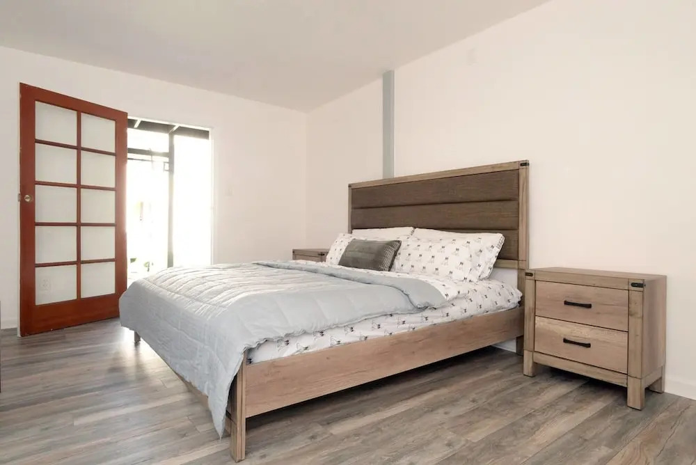 Spacious House on Melrose w Private Backyard Gym