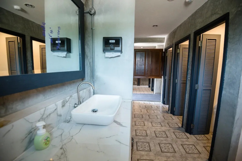 Toobs Hostel - Adults Only