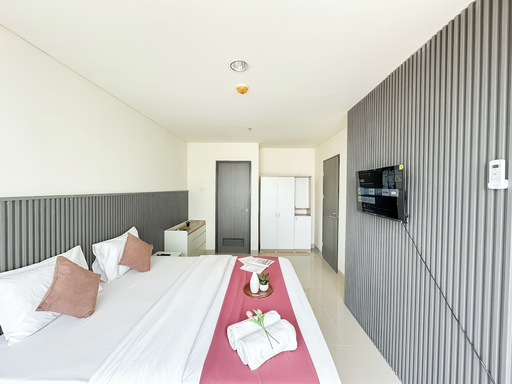 Lovely And Vibrant 2Br Space At Praxis Apartment