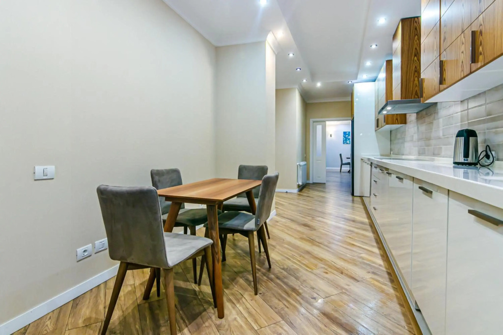 Apartment near Four Seasons