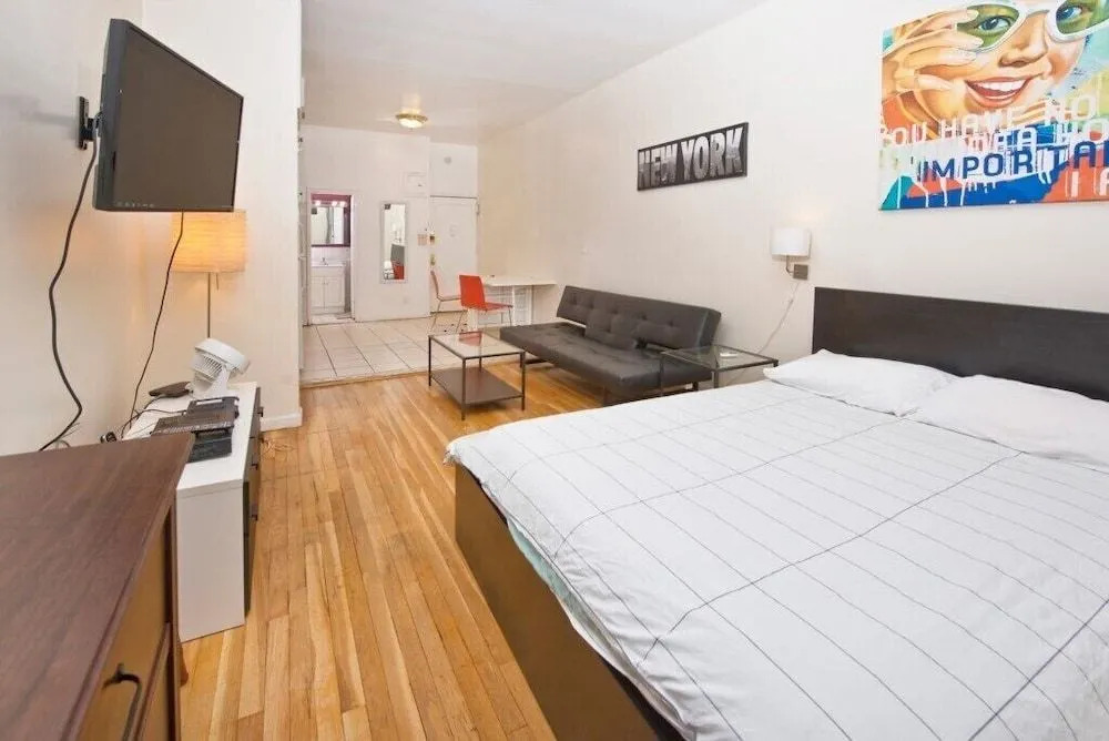 Charming Upper East Side Studio w/ Private Garden