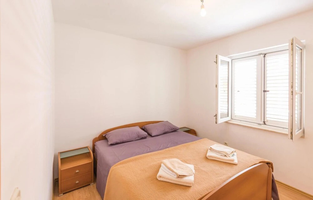 Amazing Apartment in Makarska With 5 Bedrooms and Wifi