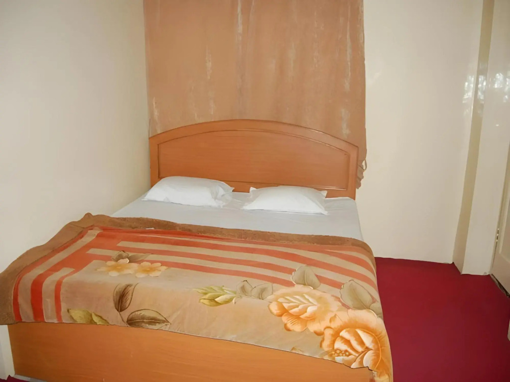 OYO 85927 Marias Hotel