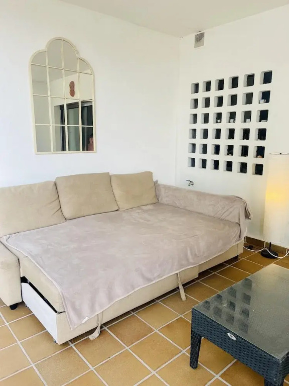 2 Bed Flat-sleeps 4-pets-parking-marina Duquesa