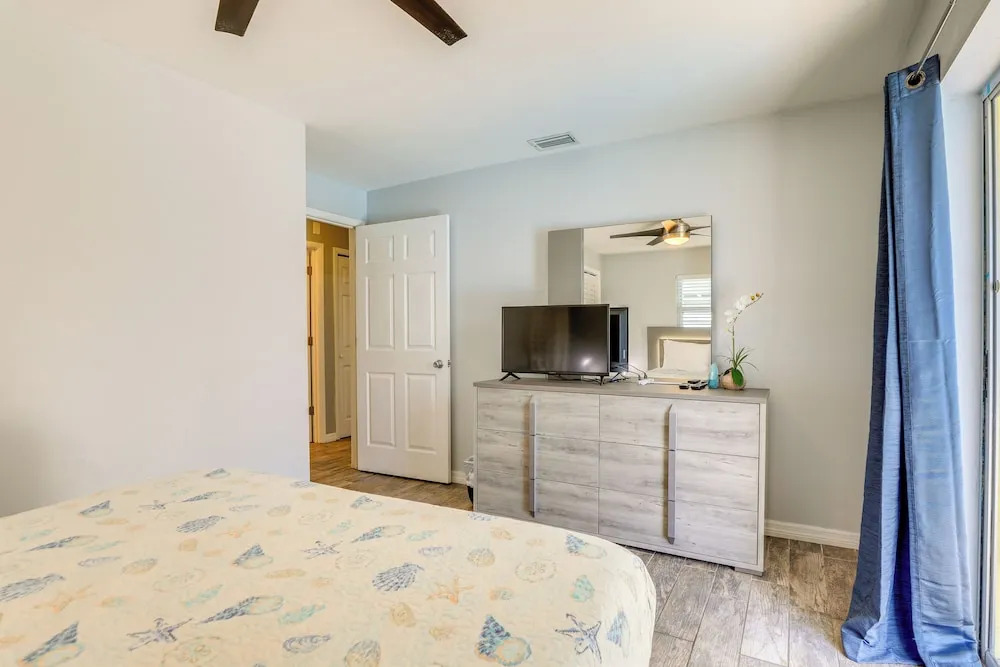 Sarasota Home w/ Heated Pool: 3 Mi to Airport!