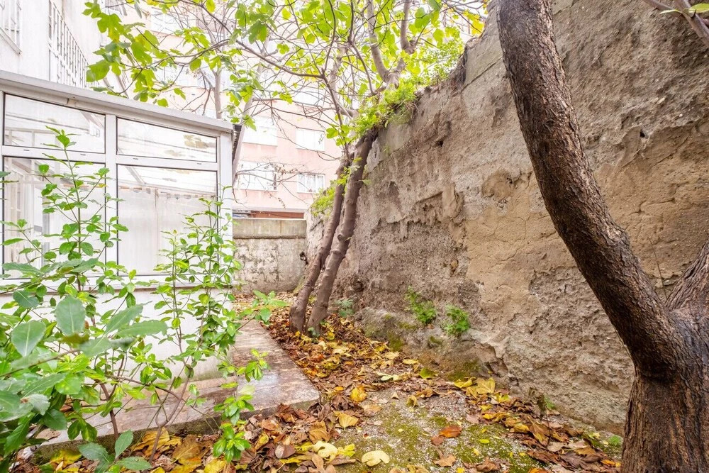 Vibrant Flat Close to Zorlu Center With Backyard