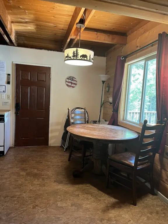 Cholula 811c 4 Bedroom Cabin by RedAwning